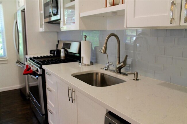 Photo - 610 Cliffdale Ave