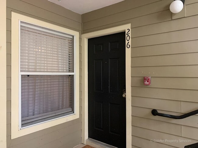 Photo - *3800 SW 20th Avenue - University Terrace West 206A - D Unidad 206D