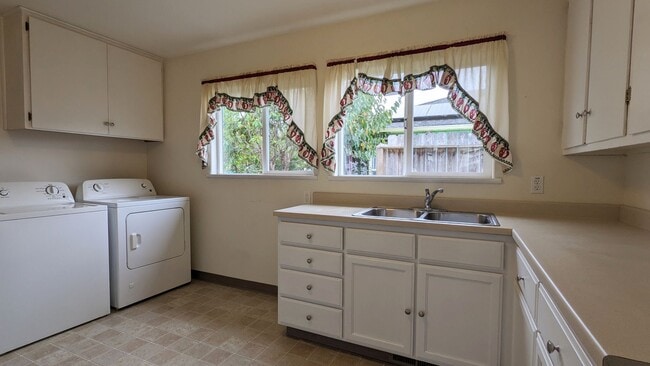 Photo - Conveniently located 3/2 home near Henders...
