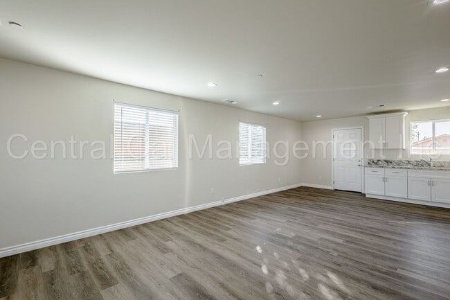 Photo - 541 Walker St Unit Apt B