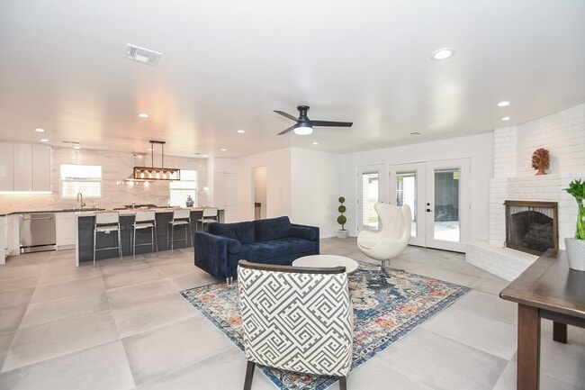 Photo - 1034 W Donovan St