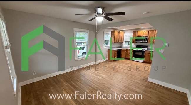 3015 Dwight Ave