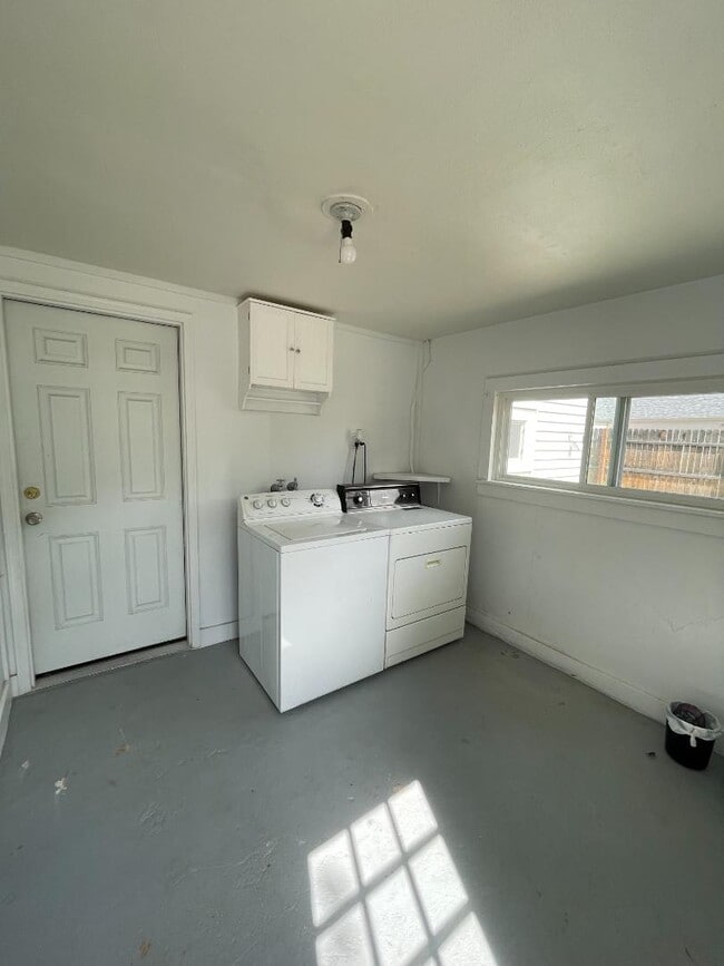 Photo - 211 W Elm Ave