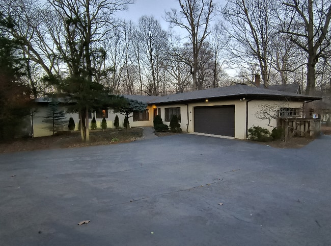 Building Photo - 2394 Fishinger Rd Rental