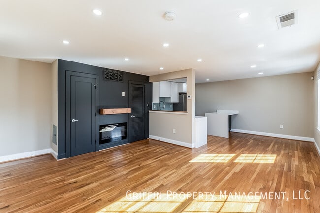 Photo - 2123 Young St SE