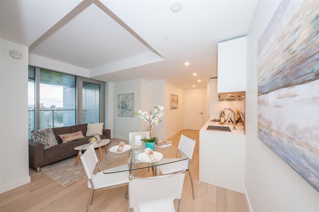 Photo - 1480 Howe St