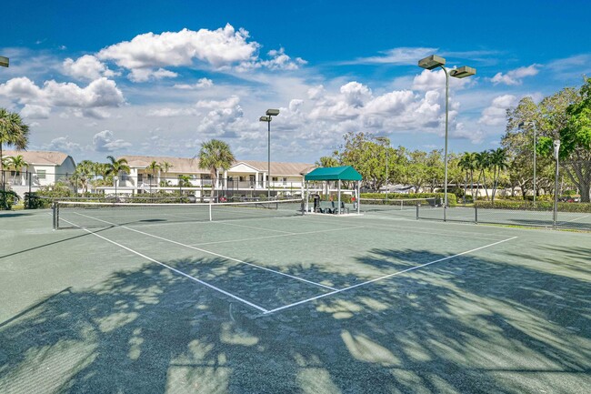 Photo - ~ 2/2 Lake View ~  FULLY FURNISHED turnkey~ Unidad 3227