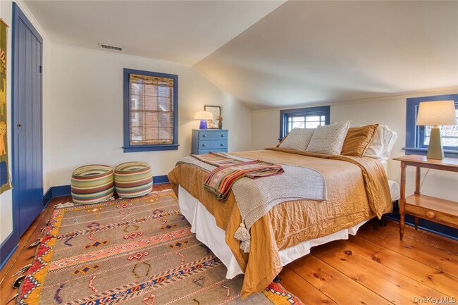 Photo - 1800 Village Ln