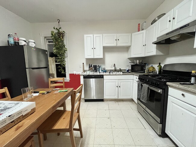 Photo - 168 Hillside St Unit 3