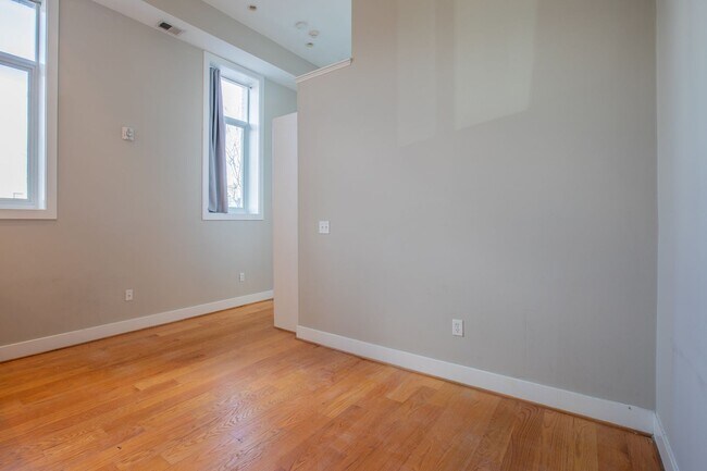 Photo - Cozy 1 BR/1 BA Condo in Capitol Hill!