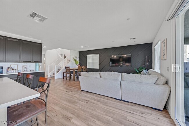 Photo - 282 Mount Steel Ave