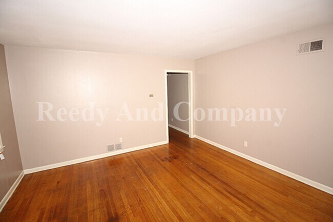 Photo - 848 Biggs St