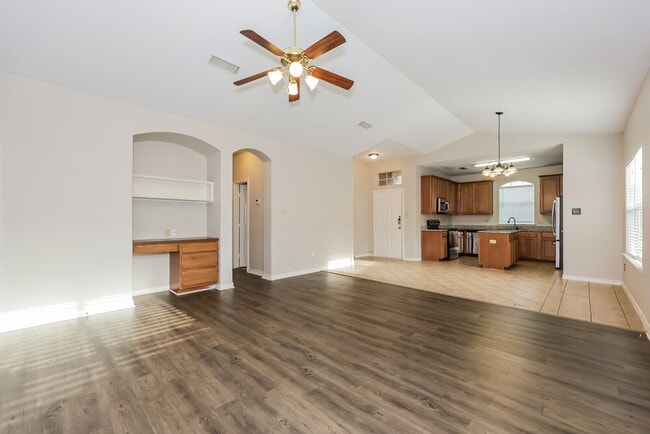 Photo - 1824 Alanbrooke Dr