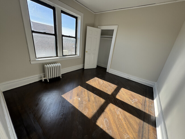 Building Photo - 210 Roseville Ave