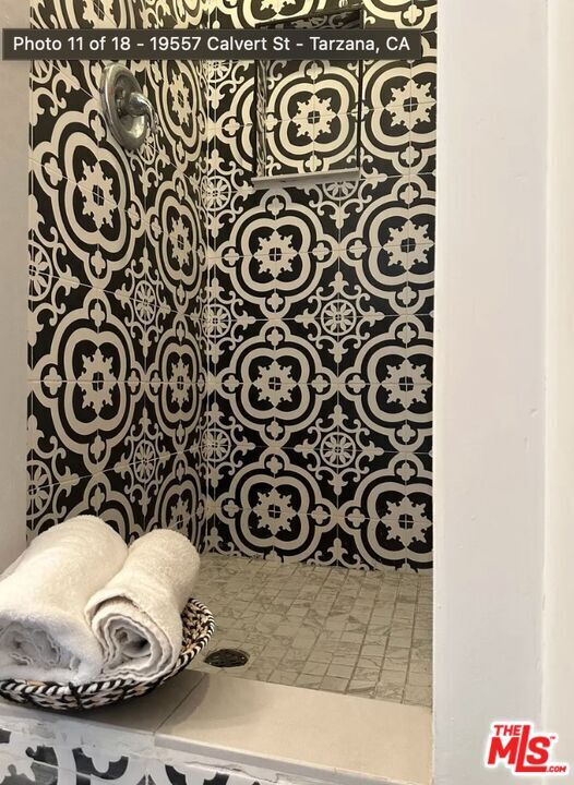 Photo - 19557 Calvert St