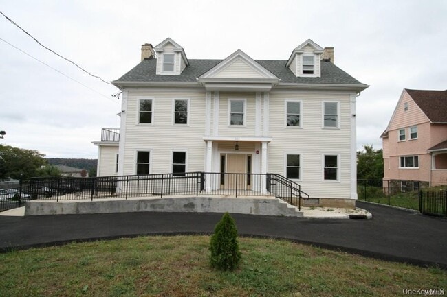 Building Photo - 385 Palisade Ave Unit 2 Rental