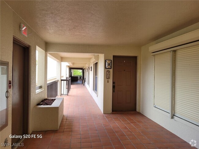 Building Photo - 4019 SE 20th Pl Unit 303 Rental