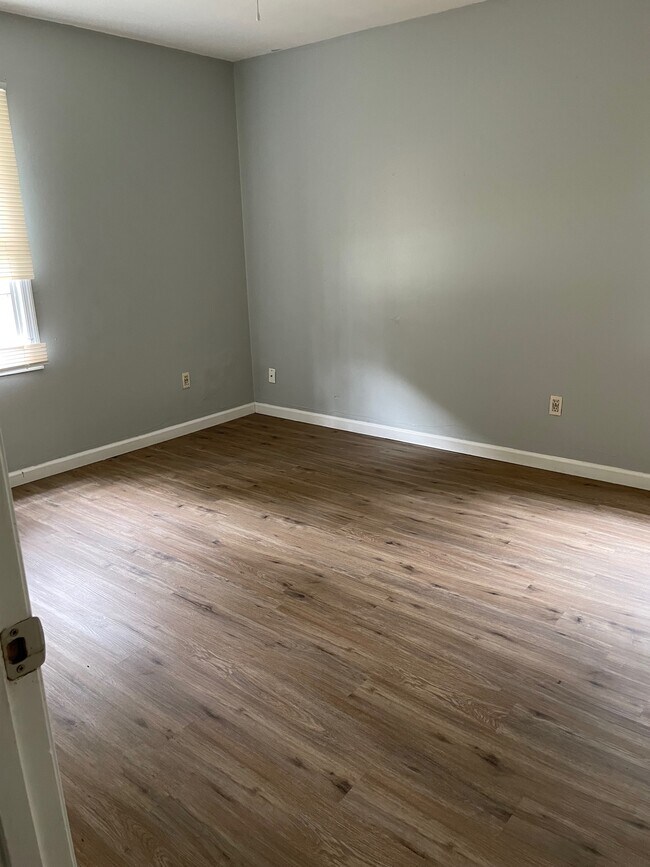 Mstr Bdroom - 2411 Deborah Dr