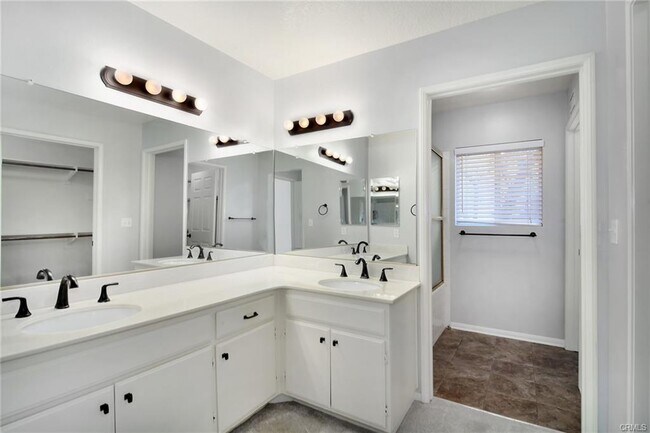 Photo - 4325 Oak Glen St