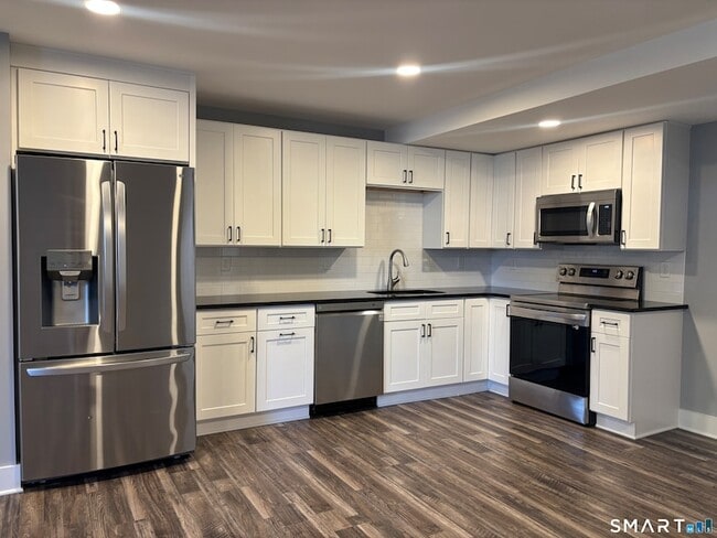 Building Photo - 303 CT-32