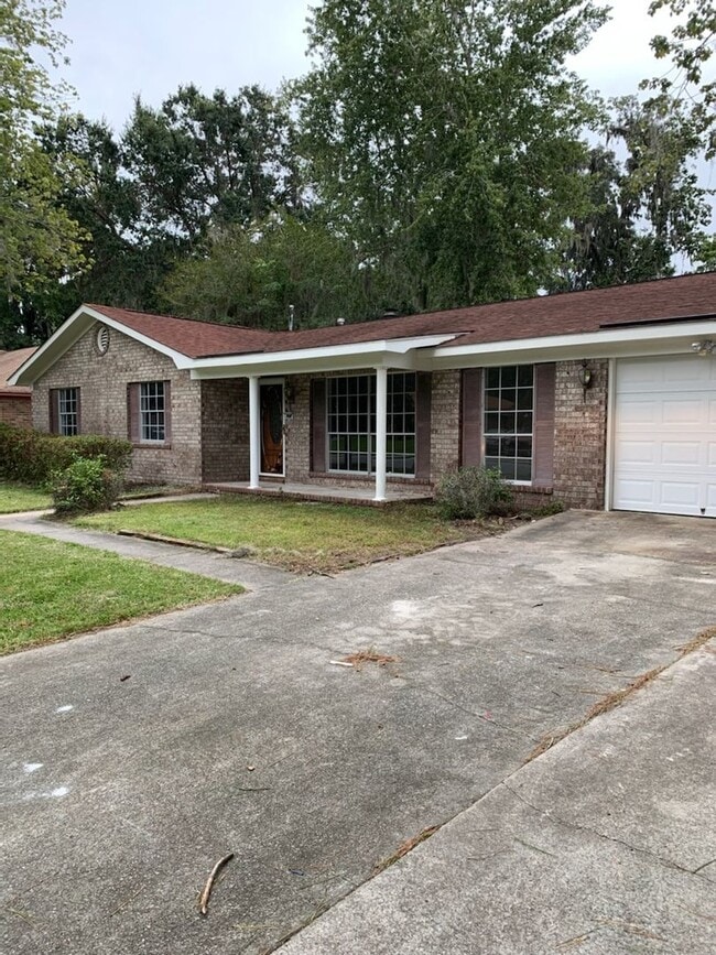 Building Photo - Quiet neighborhood