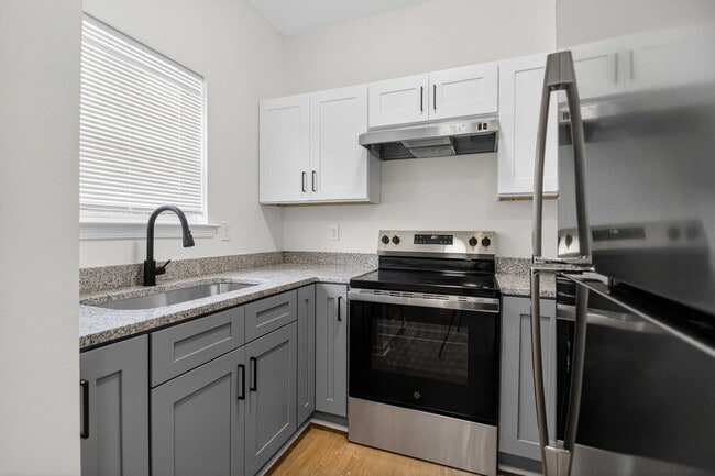 Building Photo - 2015-2017 Scotty Ct Unit 2015 Scotty Ct