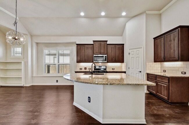 Photo - 112 Tulip Garden Trl