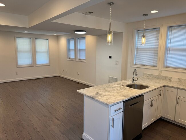 Photo - 521 Powhatan Pl NW