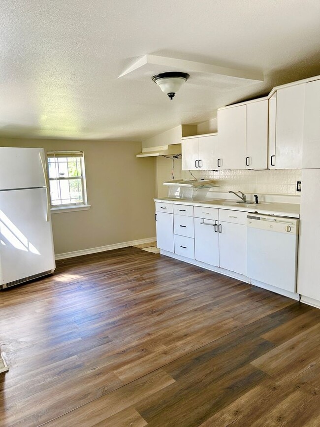 Photo - 160 1/2 Robinson Place Unit 160 1/2 Robinson Place