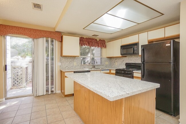 Building Photo - 2808 Grants Lake Blvd Unit 501