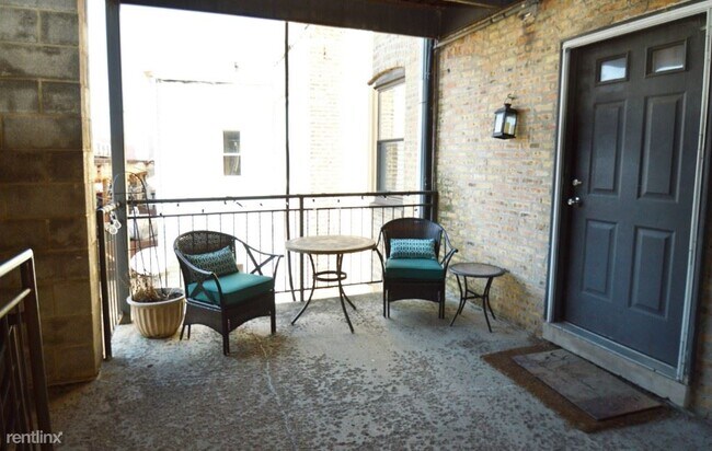 Photo - 2 br, 1 bath Condo - 3740 N Wilton Ave