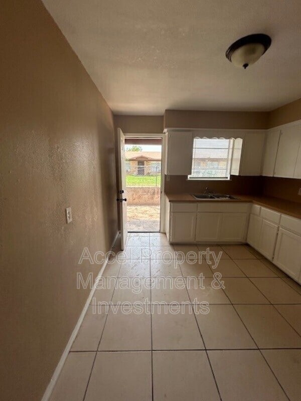 Photo - 2401 Gumwood Ave W Unidad 8