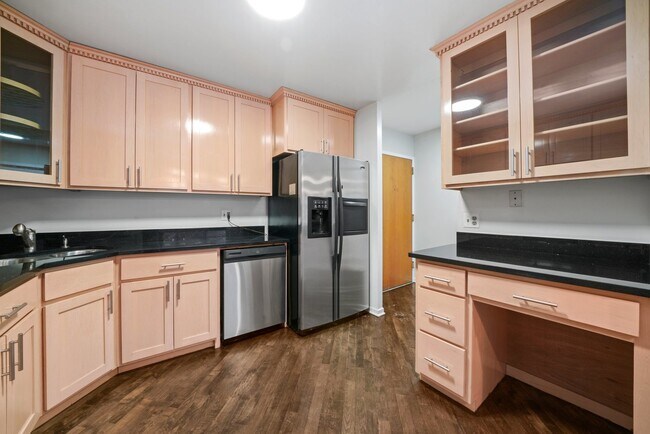 Photo - 211 E Ohio St