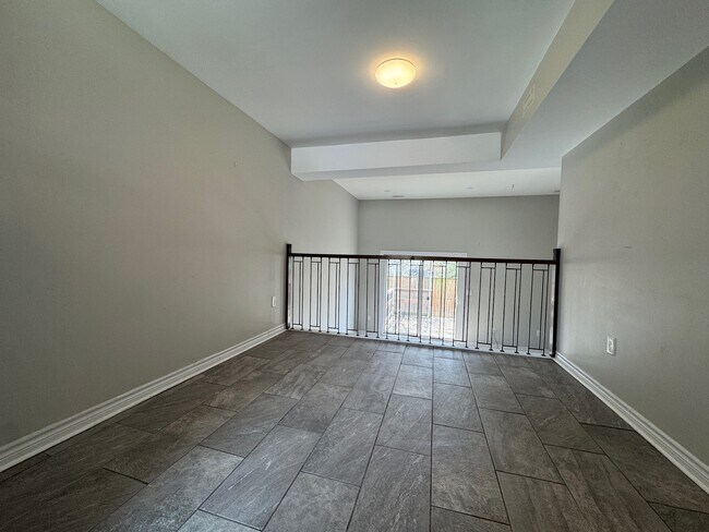 Photo - Updated 3Bed 1.5Bath Townhome in the Stunning Corunna, Ontario! Unité 22