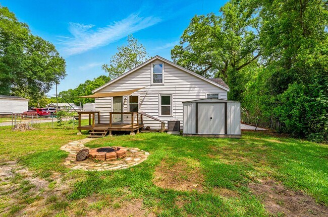 Photo - Remodeled 3 Bed/2 Bath Home with Bonus Upp...