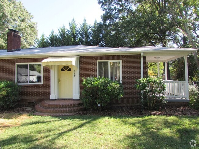 Building Photo - Spacious 2 Bed/1 Bath Duplex - Updated - F... Rental