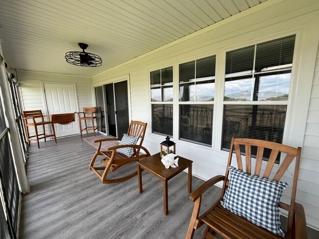 Building Photo - Welcome to our stunning 3-bedroom, 2-bathroom condo located in the beautiful city of Wilmington, NC. Unit TC108-8