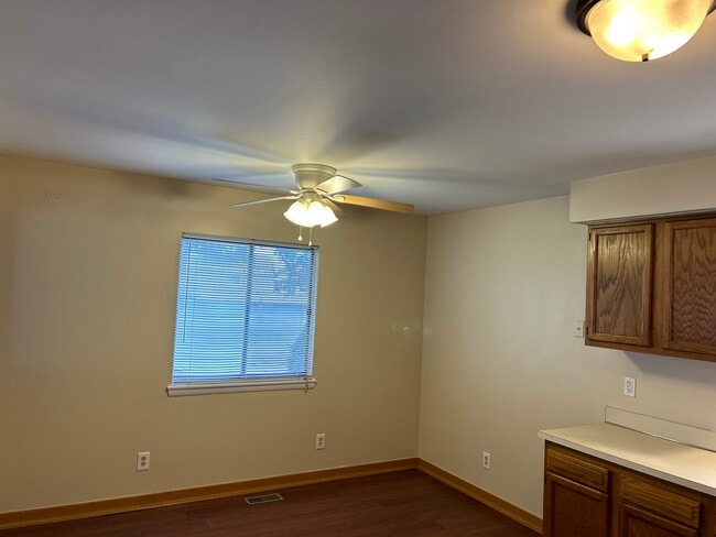 Photo - 325 W Woodruff Ave