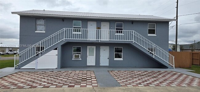 Building Photo - 4133 Commercial Dr Unit 4135