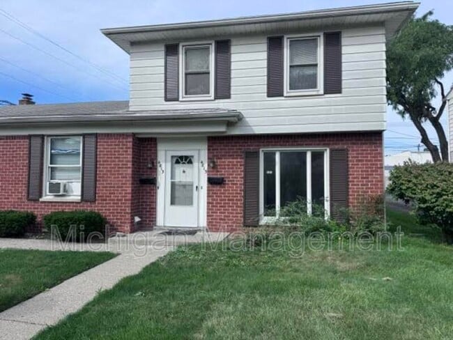 Building Photo - 4815 Briarwood Ave