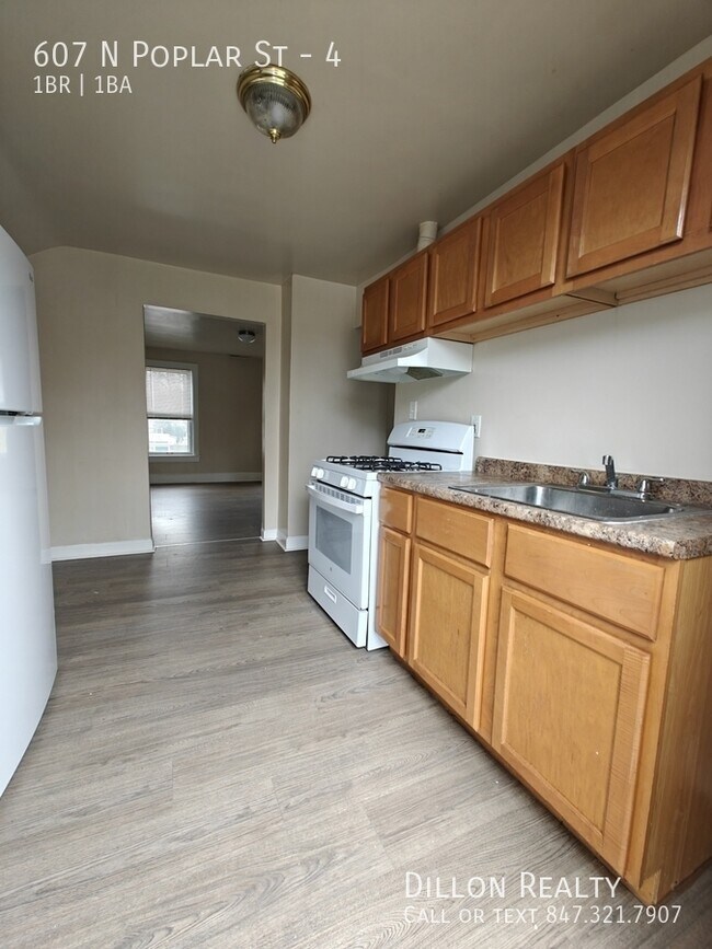Photo - 607 N Poplar St Unit 4