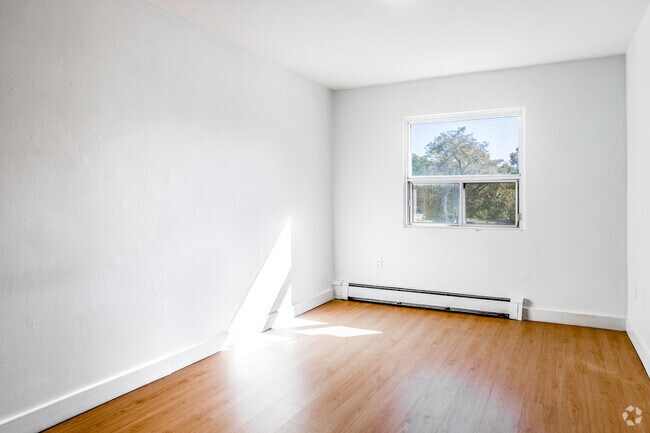 1BR, 1BA - 690SF - Bedroom - 530 PROUDFOOT LANE