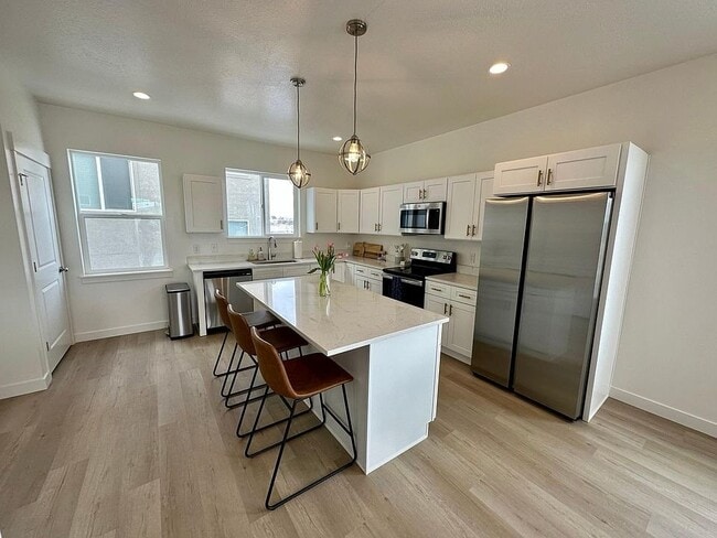 Photo - 402 S 680 E