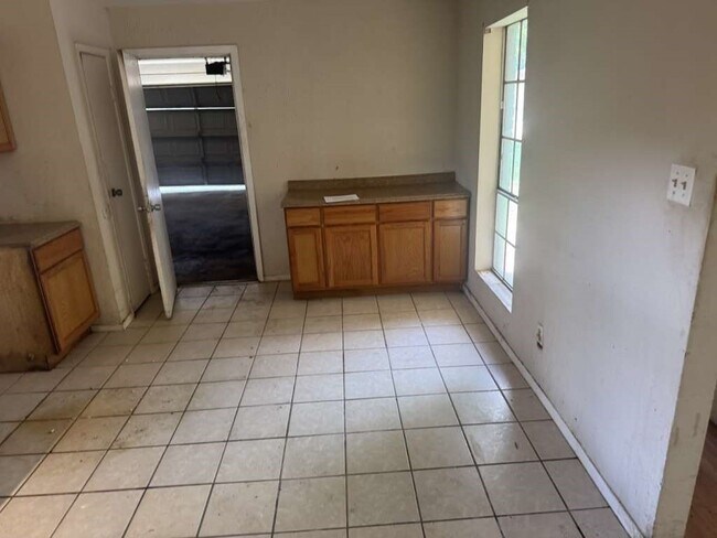 Photo - 5739 Gatewood St