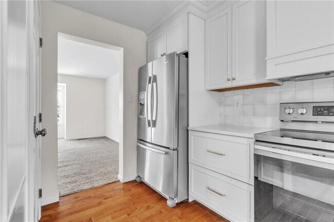 Photo - 305 Broadstone Dr