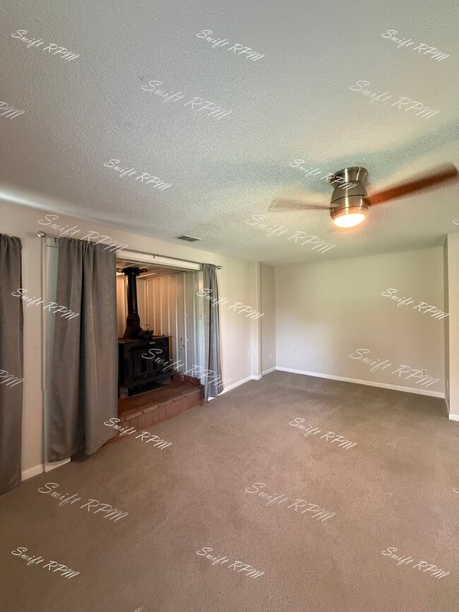 Photo - 18501 N Main St