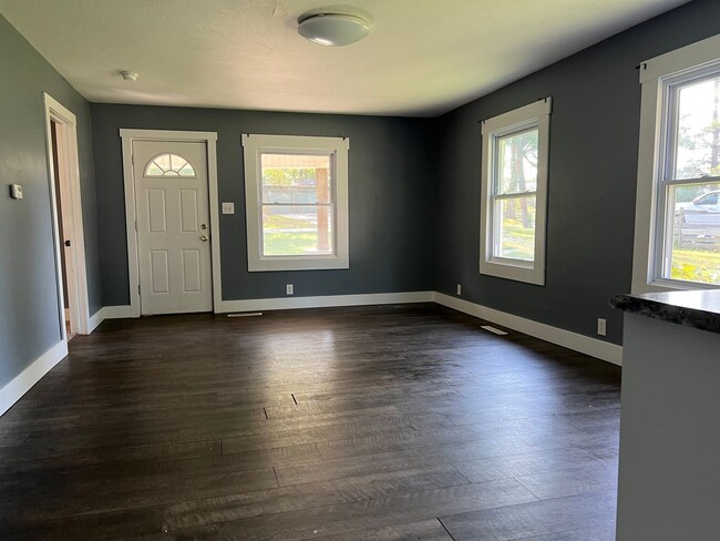 Photo - 2433 N Albertha Ave