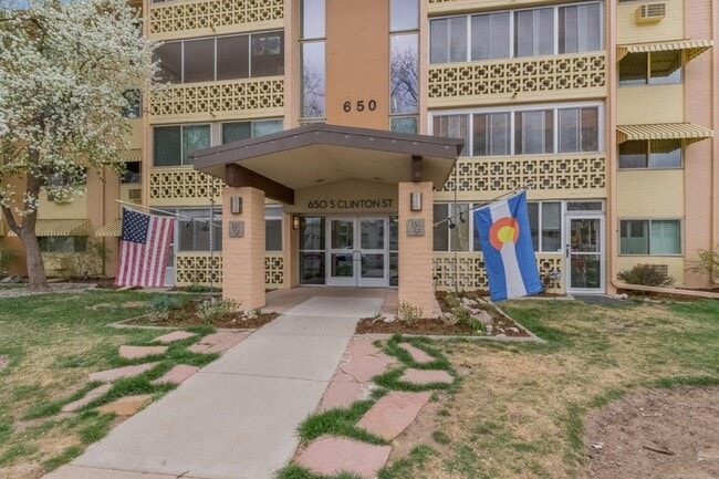 Building Photo - 650 S Clinton St Unit #4A