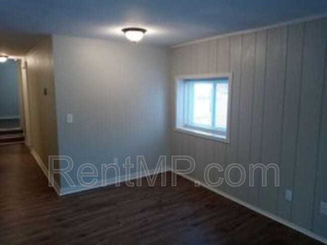 Photo - 1021 E Broadway St