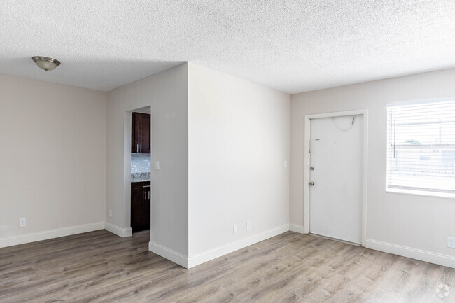 1 BR, 1 BA